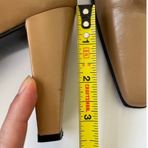 Stuart Weitzman Beige Leather Pumps Size 8C Office Elegant Pointed Snip Toe - Picture 11 of 11
